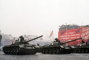 T-62, 1971-11-7 Moscow Parade.jpg