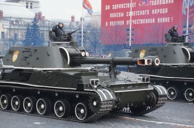 1985年胜利日阅兵式上的2С3自行火炮