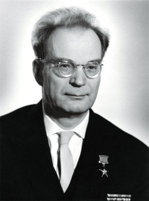 Михаи́л Гео́ргиевич Перву́хин.jpg