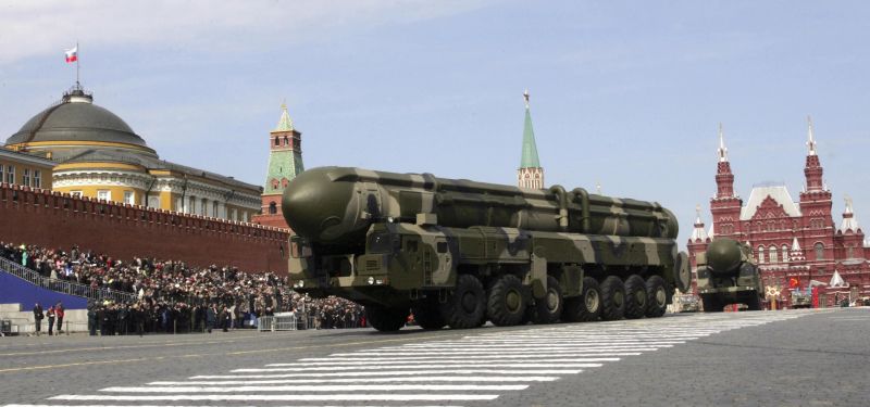 文件:RT-2PM Topol at 2008 Moscow Parade.jpg