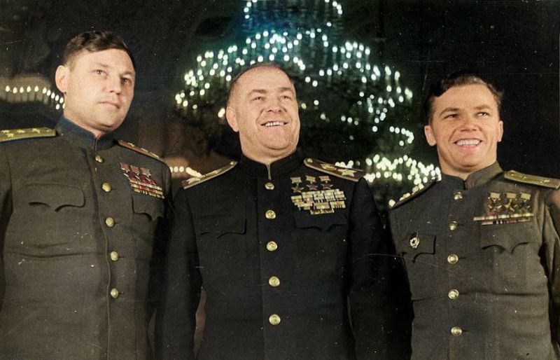 文件:Thrice Heroes of the Soviet Union Zhukov, Pokryshkin, Kozhedub.jpg