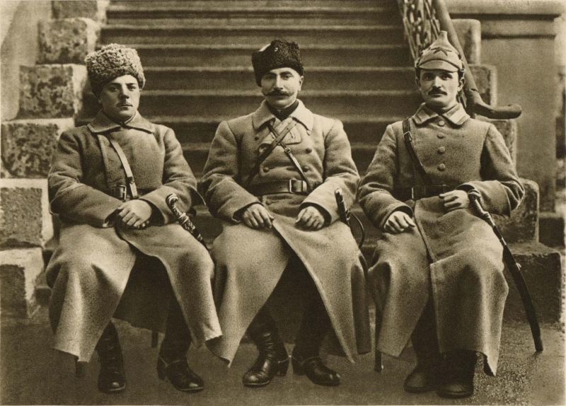 文件:Revvoensoviet of the 1st Cavalry Army, Voroshilov, Budyonny and Stadenko.jpg