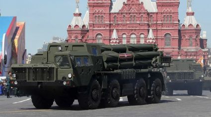 БМ-30多管火箭炮